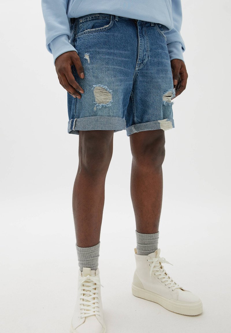 Herren Skinny Fit | PULL&BEAR BERMUDA IM SLIM-FIT MIT ZIERRISSEN Jeans Shorts dark-blue denim - KP18532 Herren Skinny Fit | PULL&BEAR BERMUDA IM SLIM-FIT MIT ZIERRISSEN Jeans Shorts dark-blue denim - KP18532