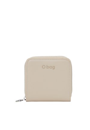 Portafoglio beige texturizzato con chiusura a zip, con logo "O bag" impresso. Design compatto senza modelli visibili o accenti hardware.