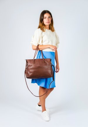 Still Nordic, ANOUK BRIEF - Handtasche - brown