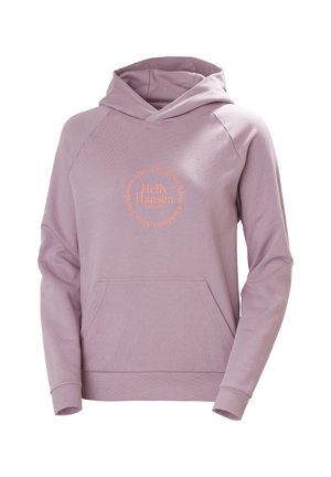 Sudadera de color púrpura claro con un bolsillo frontal, mangas acanaladas y un logo circular en naranja que presenta el texto "Helly Hansen". Textura de tela suave.