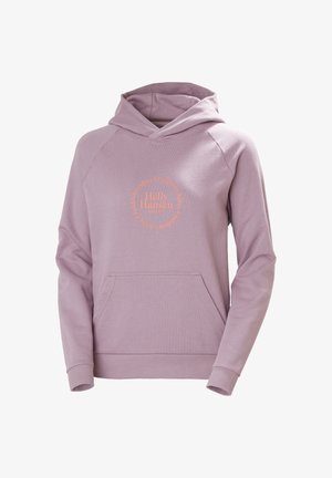 Jasnofioletowa bluza z kapturem z przednią kieszenią, prążkowanymi rękawami i okrągłym pomarańczowym logo z napisem "Helly Hansen". Miękka tekstura materiału.