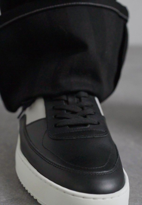 MONDO GAME  - Trainers4