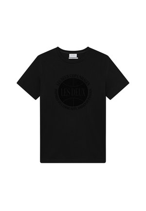 Μαύρο βαμβακερό μπλουζάκι με λαιμόκοψη, με κυκλική γραφική απεικόνιση σε ματ μαύρο κείμενο: "LES DEUX COPENHAGEN" και "INSPIRED BY COMMUNITY."