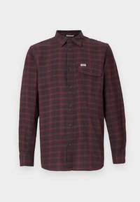 Camicia a maniche lunghe a quadri in rosso scuro e nero, realizzata in tessuto intrecciato, con colletto a camicia e una tasca frontale.