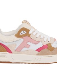 Sneaker bianco e beige con dettagli rosa, tomaia in suede e tessuto, punta rotonda, lacci, imbottitura e dettaglio con logo di lato. Suola in gomma.