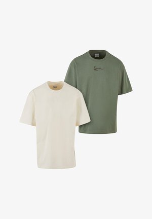 Két rövid ujjú póló: az egyik krém színű, finom logódísszel, a másik olajzöld, kontrasztos logóval a mellkason.