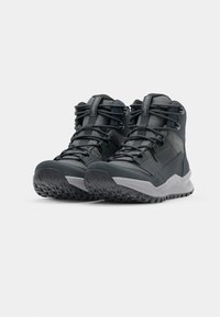 Grijze wandelschoenen met een gestructureerd oppervlak, hoge enkelsteun en een rubberen buitenzool met een robuust looppatroon. Verstelbaar vetersysteem.