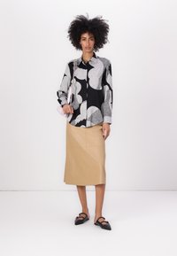 Marimekko MAIJA UNIKKO - Gombos blúz - black/white
