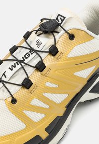 Salomon Sportstyle XT-WINGS 2 UNISEX - Joggesko - vanilla ice/footwear gold/black