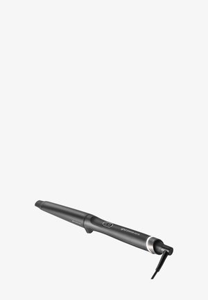 Lockenstab mit elegantem schwarzem Design, verjüngtem Barrel, glatter Oberfläche und angebrachtem Netzkabel. Verfügt über einen Regelknopf und metallische Akzente.