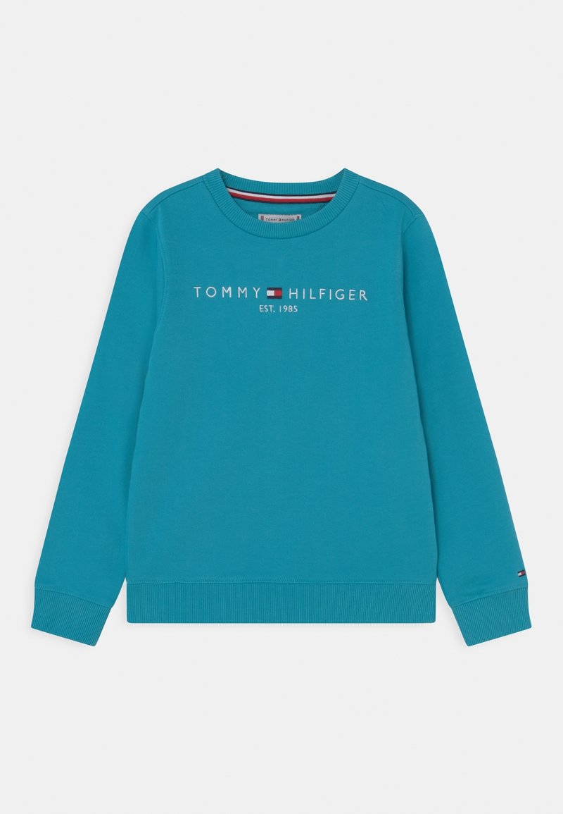 Sweatshirt turquoise à col rond avec manches longues, poignets et ourlet côtelés, présentant le texte "Tommy Hilfiger EST. 1985" et un petit logo sur la poitrine.