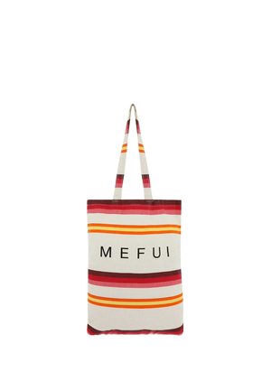 Borsa tote in tela con manici lunghi, caratterizzata da strisce orizzontali rosse, arancioni e rosa e la parola "MEFUI" in lettere nere.