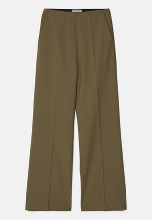 Olivegrüne weite Hosen mit Seitentaschen und einer vorderen Bügelfalte, hergestellt aus glattem Stoff von Tiger of Sweden.