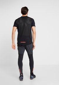 Nike Performance Camiseta estampada - black