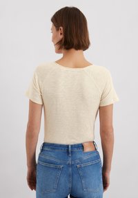 Thumbnail Image 3