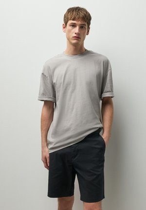 Next, SLIM FIT - STRETCH CHINO SHORTS 3 PACK  . - Short - black ink blue charcoal