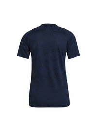 T-shirt blu navy con un motivo geometrico in un tessuto leggermente testurizzato. Maniche corte e scollatura a girocollo, progettato per un look casual.