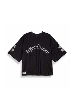 Czarny, siateczkowy T-shirt z krótkim rękawem, z napisem "InjinsGrimey" w gotyckim stylu na piersi oraz białymi logo na obu rękawach i dolnym brzegu.