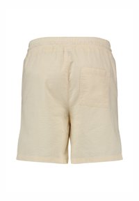 Beige textuurstoffen shorts met elastische tailleband en één patchzak aan de rechter achterkant, van achteren gezien.
