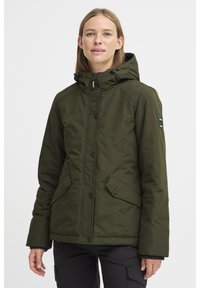 Grön fodrad jacka med huva, som har tryckknappar, sidofickor och elastiska ärmslut. Slät textur och avslappnad passform.