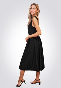 Cupshe CAPTIVATING A LINE SQUARE NECK MIDI  - Robe de jour - black