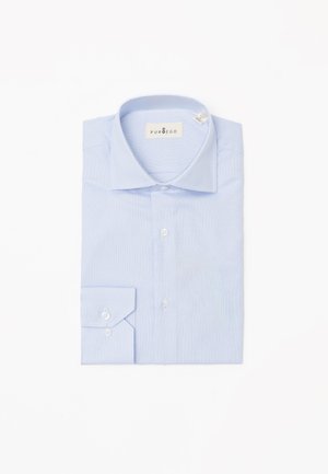 Camisa de vestir de manga larga en azul claro, con un patrón texturizado, cuello tipo button-down y puños redondeados. Presenta una etiqueta en el interior del cuello.