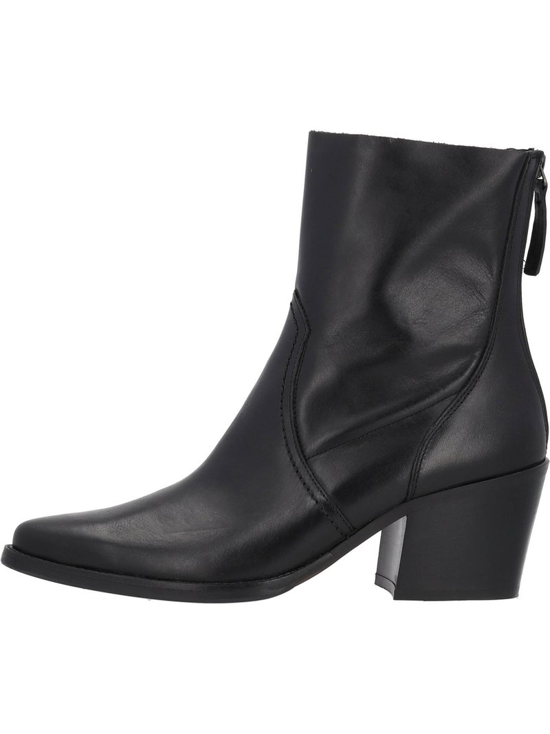 Bottine en cuir noir avec un bout pointu et un talon en block de hauteur intermédiaire. Présente une fermeture éclair sur le côté et des détails de couture subtils.