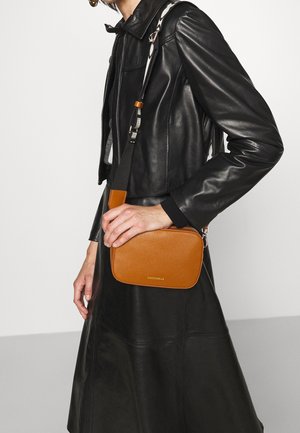 Coccinelle, Sac bandoulière - camel