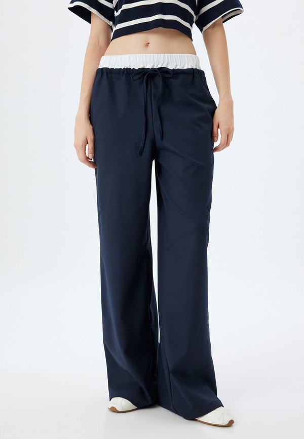 WIDE LEG - Stoffhose