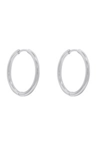 Orecchini a cerchio in argento con una finitura liscia e lucidata e forma circolare. Ogni orecchino presenta un design di chiusura senza soluzione di continuità.