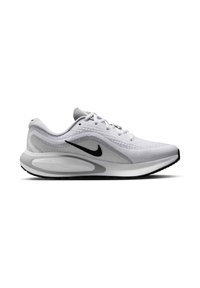 Scarpa sportiva bianca con tomaia in rete traspirante, swoosh nero di Nike e intersuola imbottita. Presenta una suola testurizzata per una migliore aderenza.