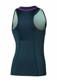 Top deportivo negro sin mangas con un panel trasero de malla texturizada y una delgada franja rosa cerca del escote.