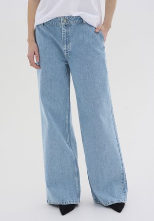 My Essential Wardrobe JAYDA HIGH WIDE - Flared Jeans - medium blue wash