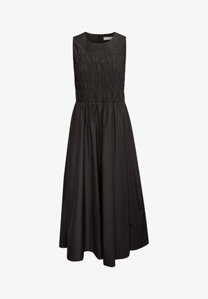 Zwarte mouwloze jurk met een gesmockte lijfje, vloeiende rok en een ronde halslijn. Gemaakt van textuurstof met een A-lijn silhouet.