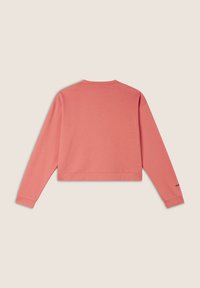 Sweatshirt corto corallo con maniche lunghe, polsini a coste e scollatura a girocollo. Texture liscia senza motivi o dettagli visibili.