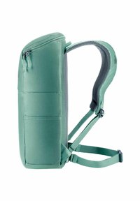 Zaino verde elegante con spallacci imbottiti e regolabili e scomparto superiore con zip su sfondo bianco.