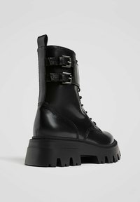 Stradivarius Cowboy- / bikerstøvlette - black