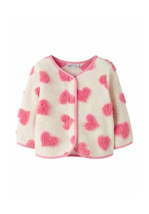 Veste bébé blanche douce avec manches longues, motifs cœurs duveteux roses et bordure rose le long des bords et du col.