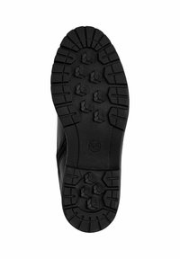 Semelle de chaussure en caoutchouc noir avec des rainures profondes et des motifs hexagonaux pour une adhérence optimale. Texture lisse avec une zone d'arc légèrement surélevée.