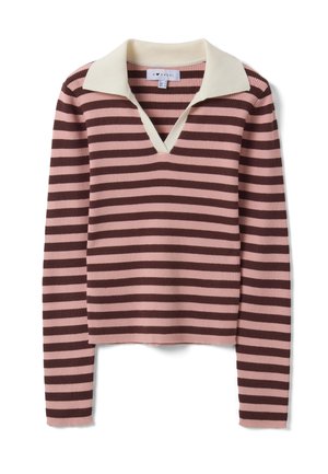 Pull en maille côtelée à manches longues avec rayures horizontales roses et marron et col ouvert blanc.
