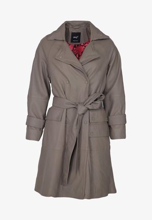 Szary skórzany płaszcz trench z paskiem w talii, dużym kołnierzem oraz zapięciami na napy. Posiada gładką fakturę i dwie przednie kieszenie.