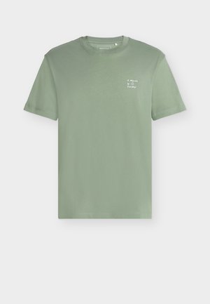 Lysegrønn bomulls-T-skjorte med korte ermer, rund hals og liten hvit tekst på forsiden som sier "A Match of Sunday."