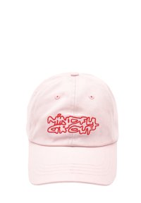 Casquette de baseball rose en coton, avec une visière courbée et un texte rouge brodé en relief avec un design ondulé. Bride ajustable à l'arrière.