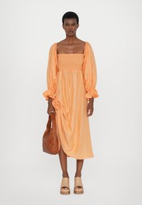 Sleeper ATLANTA DRESS WITH ROSE DETAIL - Vestito casual - coral