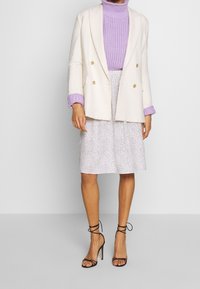 Soyaconcept A-linjainen hame - white