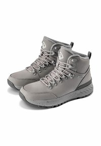 Szare wodoodporne buty z teksturowanym wykończeniem, posiadające płaskie sznurowadła, metalowe oczka i wyściełany kołnierz dla komfortu. Nieślizgająca się gumowa podeszwa.