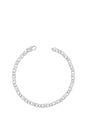 Bracelet chaîne ton argent avec des maillons plats alternant lisses et texturés et une fermeture à mousqueton sur fond blanc.
