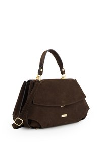 Sac à main en daim marron avec un design structuré, une poignée supérieure, une bandoulière amovible et des accents en métal doré.