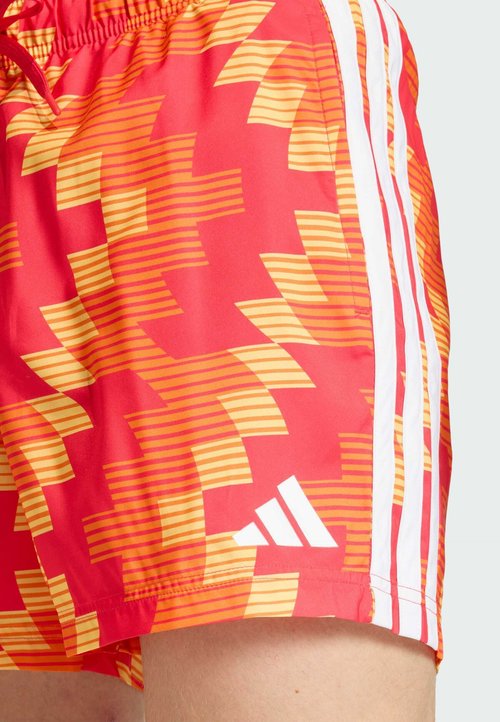 adidas SPORTSWEAR FOOTBALL-INSPIRED GRAPHIC SWIM SHORTS 5 INCH - Swimming shorts - ice tangerine white — foto 3