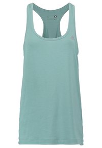 Lys teal tanktop lavet af blødt stof, med brede stropper, rund halsudskæring og et logo i det øverste højre hjørne.